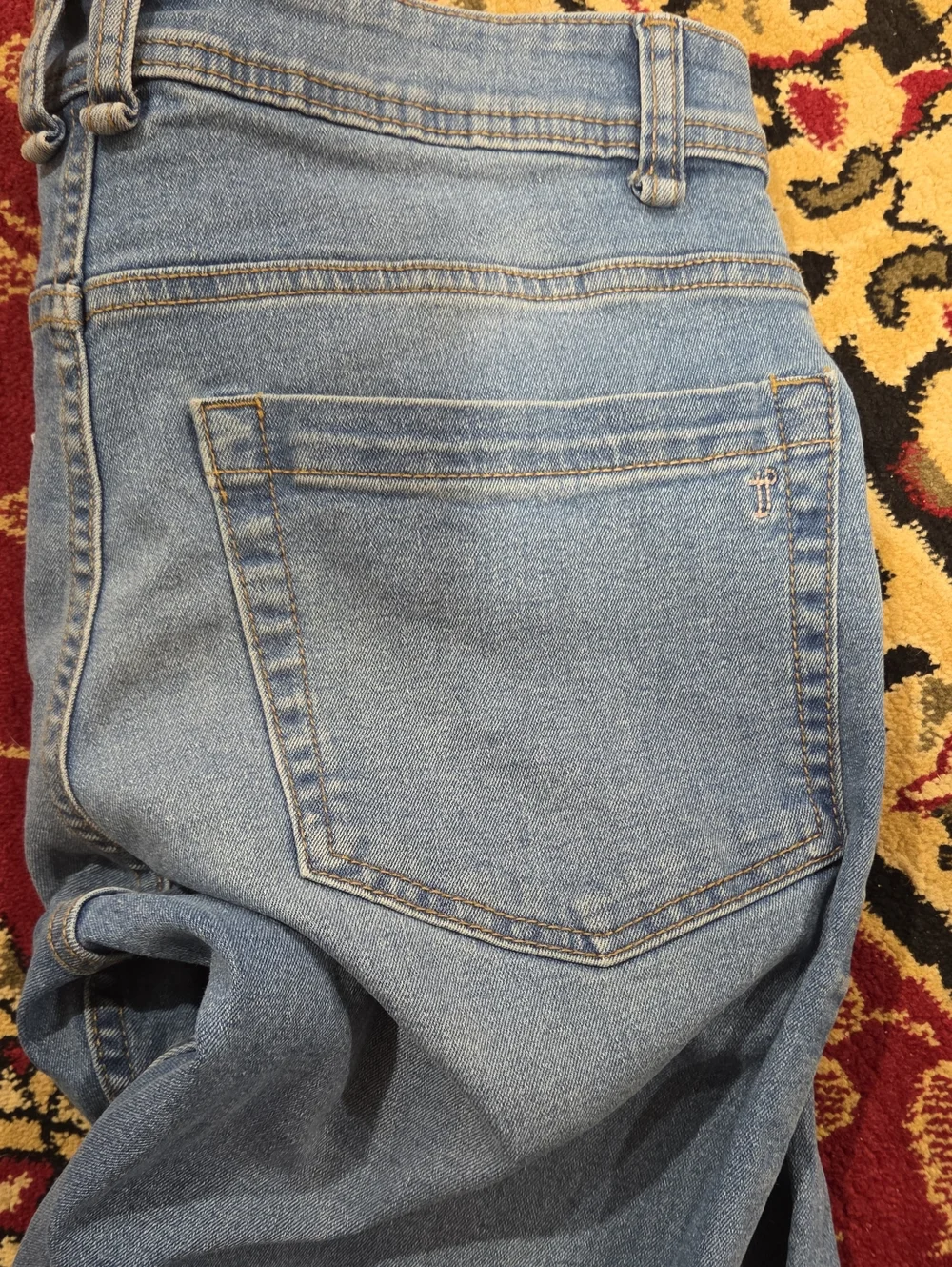 Men's Straight Jeans in Light Blue Wash